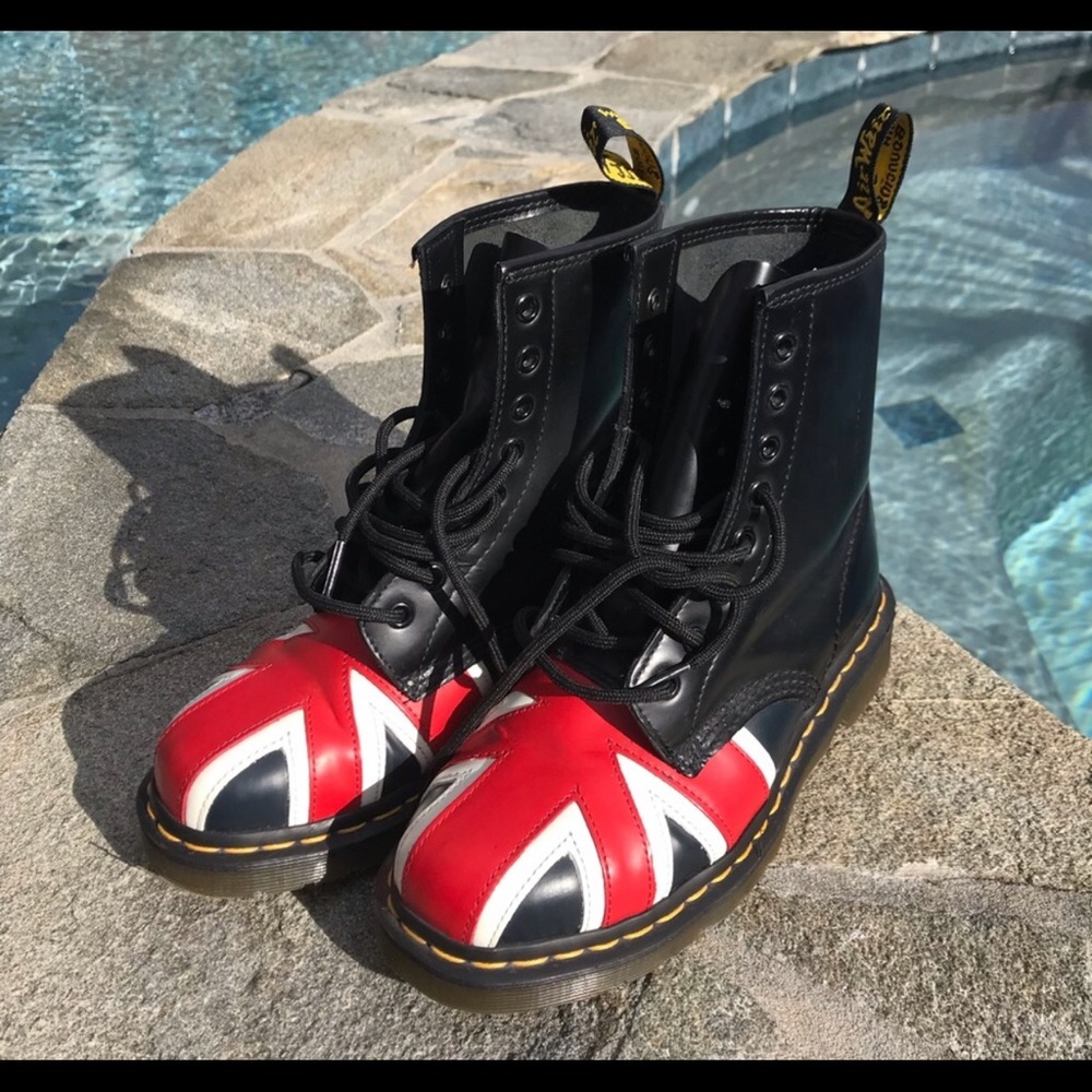 Dr. Marten boots womens size 6 🇬🇧 UK flag on toe